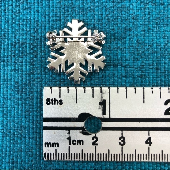 Crystal snowflake brooch - Holiday Brooch - Picture 2 of 5